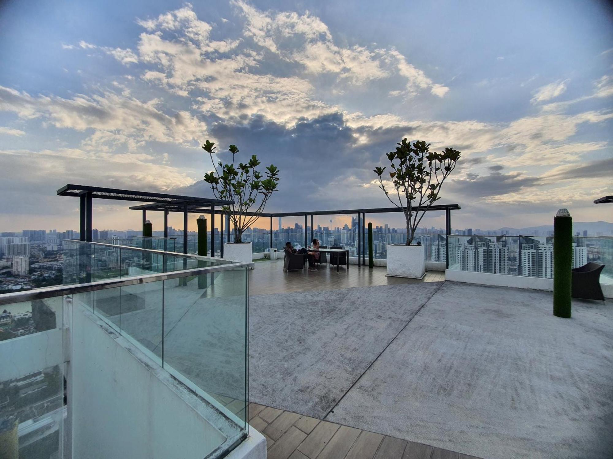 Reizz Residence By Luxury Suites Kuala Lumpur Esterno foto