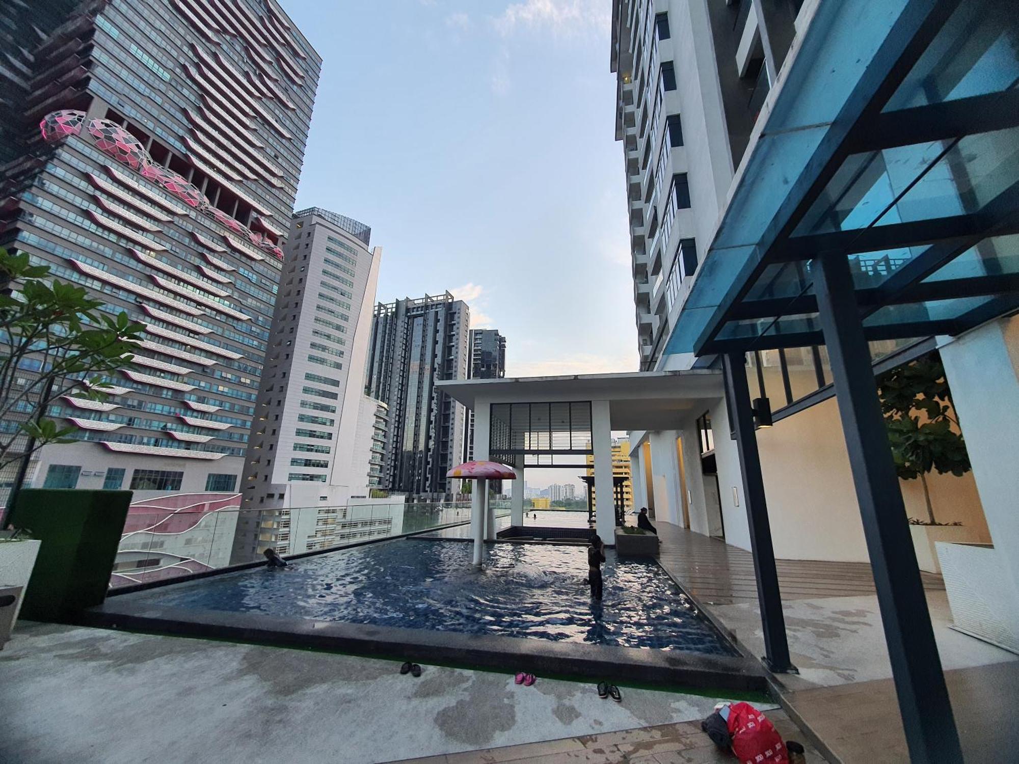 Reizz Residence By Luxury Suites Kuala Lumpur Esterno foto