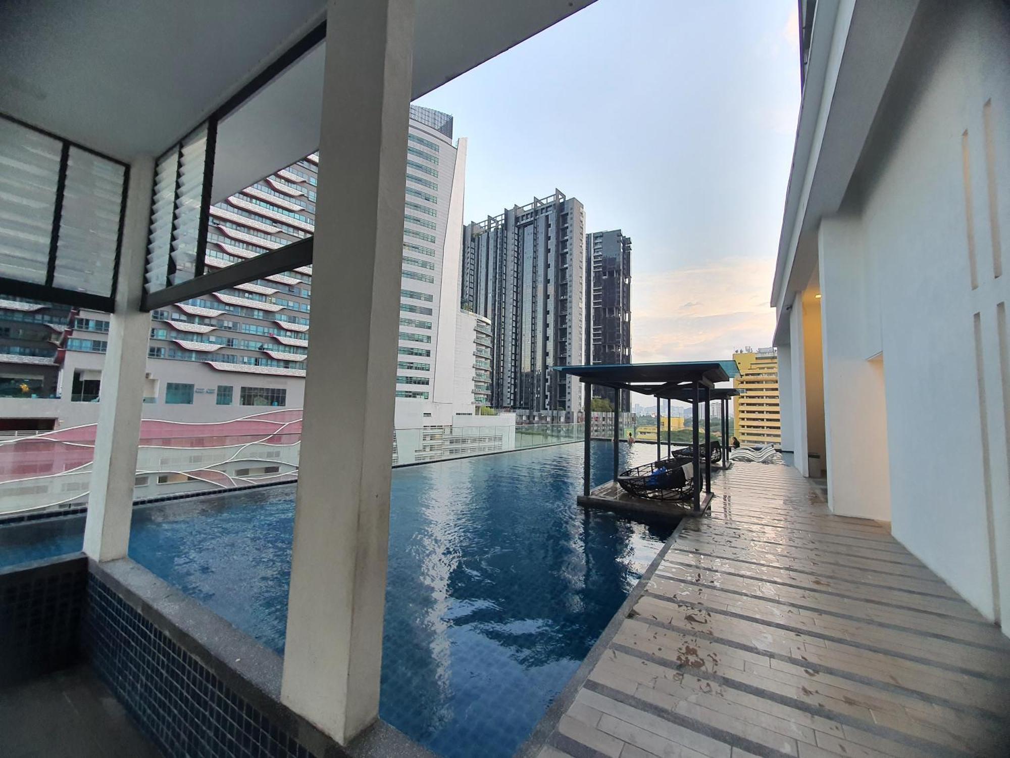 Reizz Residence By Luxury Suites Kuala Lumpur Esterno foto