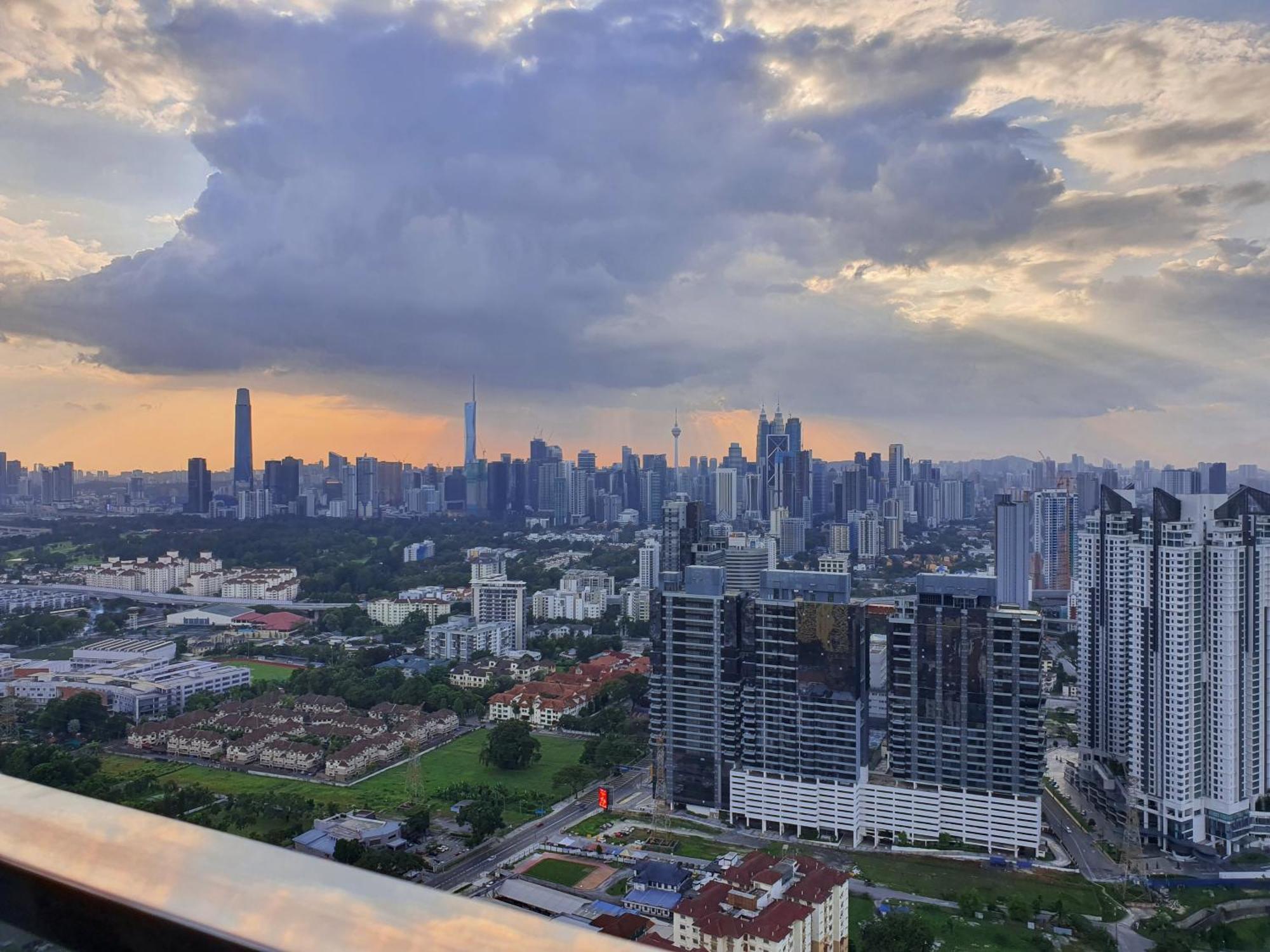 Reizz Residence By Luxury Suites Kuala Lumpur Esterno foto